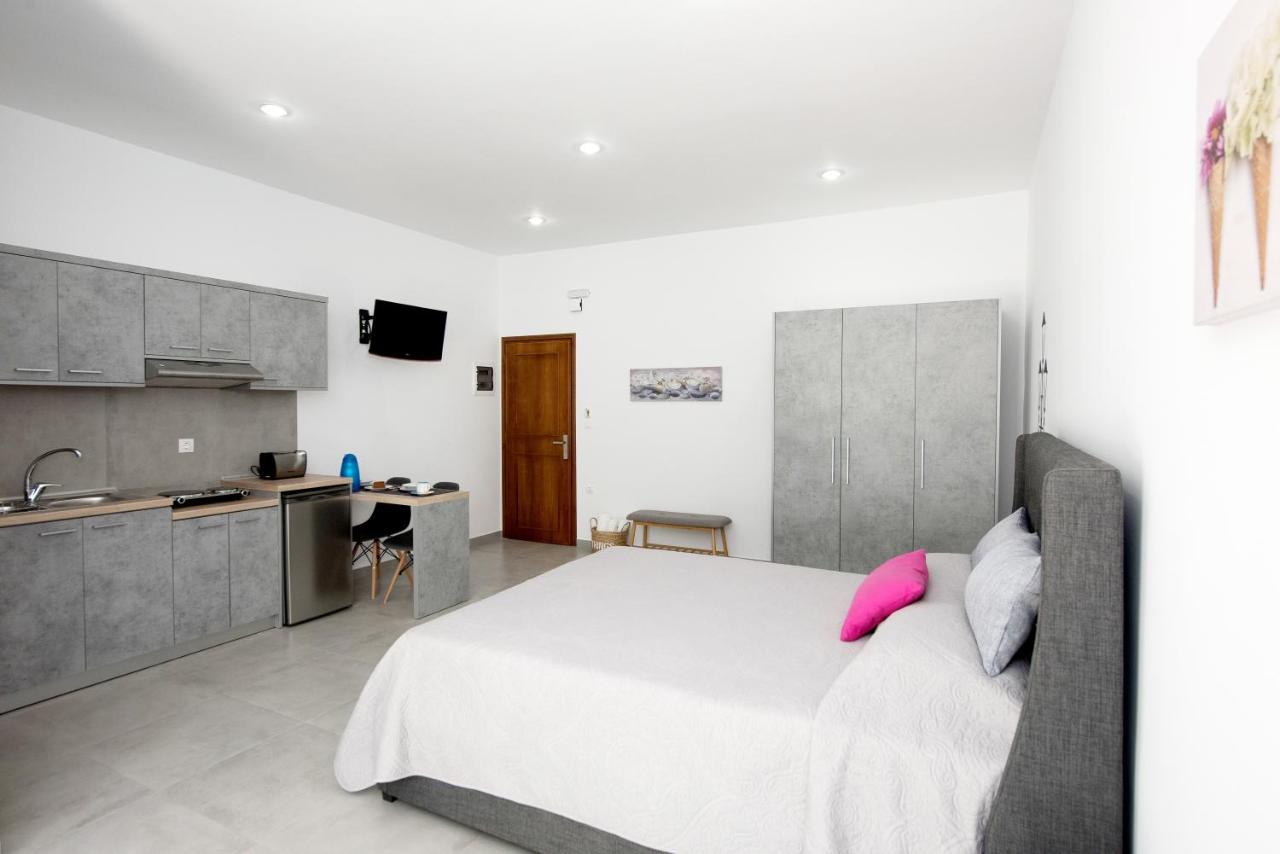 Maria & Apartment