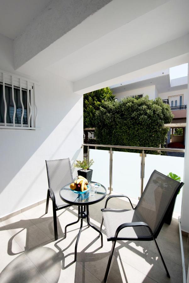 Maria Studios & Apartment *